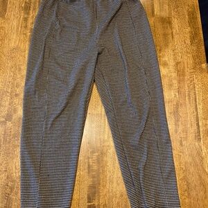Stylish Black and White Women's Cropped Pants